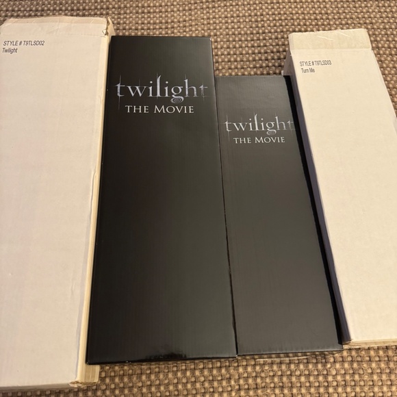 SOLD AS SET Tonner - Bella Swan and Edward Cullen Twilight Movie TURN ME - Picture 12 of 16